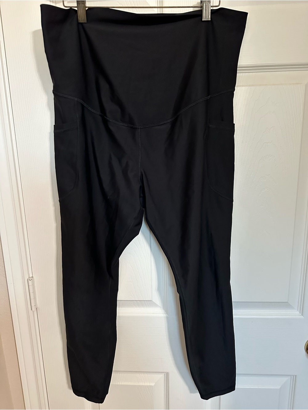 Old Navy High-Waist Black Maternity full panel Leggings Size XL. EUC.
